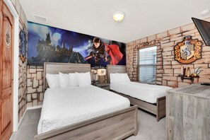 7 bedrooms, iron/ironing board, internet, bed sheets