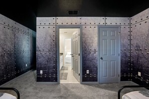 7 bedrooms, iron/ironing board, internet, bed sheets