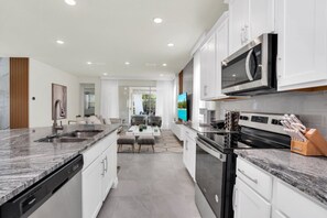 Fridge, microwave, oven, stovetop - Enjoy a Holiday of a Lifetime in a Luxury Villa on Solara Resort, Orlando Villa 6354 (Orlando)
