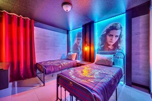 10 bedrooms, iron/ironing board, Internet, bed sheets