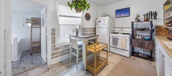 Sugar House Urban Escape: Cozy 3BR Near Mountains w/Wi-Fi & Ample Street Parking