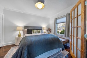 3 bedrooms, desk, free WiFi, bed sheets