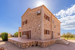 Exterior - Villa Es Contes, country house with private pool and partial sea view in Calonge (Santanyi)