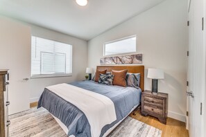 3 bedrooms, WiFi, bed sheets - Urban & Clean in East Austin, Long Stays-New Build (Austin)