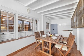 Outdoor dining - Casa Merlín | Holiday Home in Lanzarote - Spain (Playa Honda)