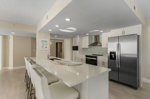Fridge, microwave, oven, stovetop - 50 Shades of White: Beachfront, Modern & Spacious! (Fort Myers Beach)