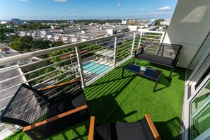 Property grounds - 2BR King Size bed / 2BATH W Balcony, Pool & Gym + Free WiFi and cable + Netflix (Miami)