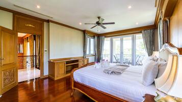 6 kamar tidur, meja kerja, setrika/meja setrika, dan Wi-Fi gratis