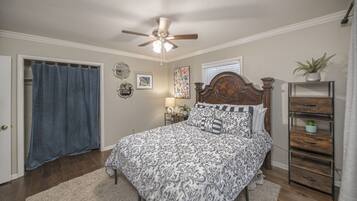 5 bedrooms, desk, iron/ironing board, free WiFi