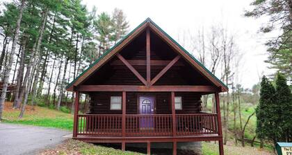 2 Bedroom 2 Bath Cabin with Hot Tub (Beaver, WV)