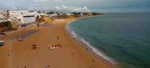 Beach - Cozy brand-new apartment in the heart of Albufeira, three minutes from the beach (Albufeira)