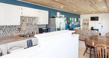 Pet Friendly Cheerful home on Emerald Coast