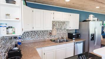 冰箱、微波炉、烤箱、炉灶