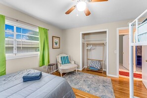 4 Schlafzimmer, Schreibtisch, WLAN, Bettwäsche