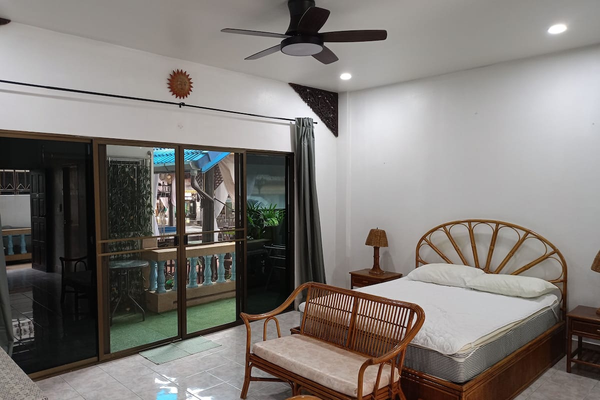 2 bedrooms, in-room safe, blackout curtains, free WiFi
