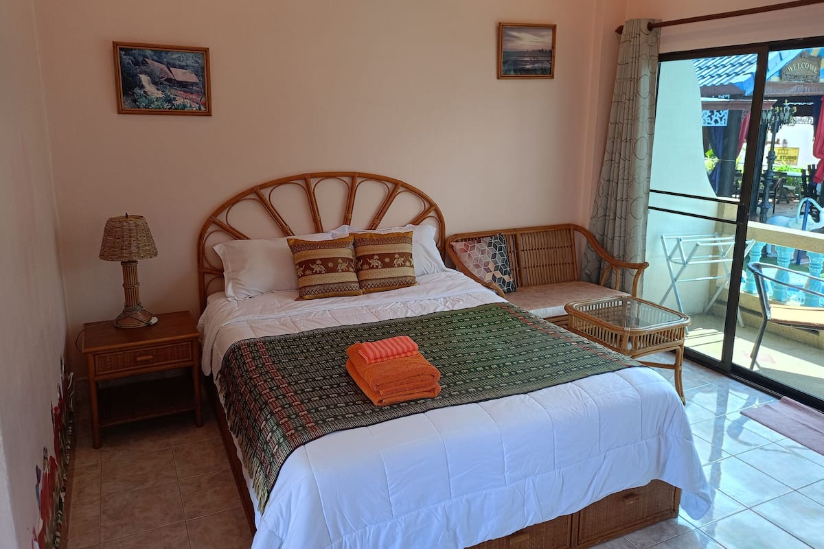 2 bedrooms, in-room safe, blackout curtains, free WiFi