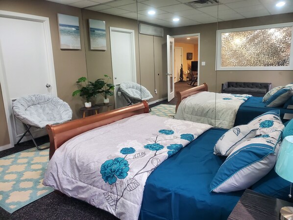 2 bedrooms, in-room safe, desk, iron/ironing board