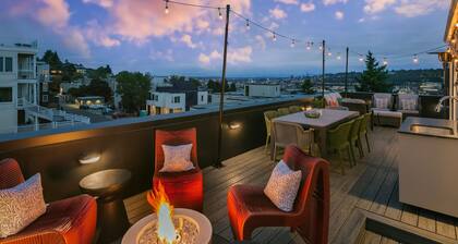 Seattle Skyline Views! Walk to Space Needle! Rooftop deck! Beautiful design!