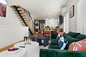 Interior - Seattle Skyline Views! Walk to Space Needle! Rooftop deck! Beautiful design! (Seattle)