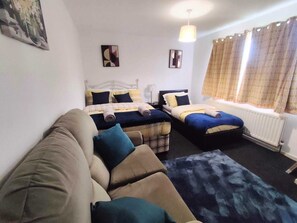2 bedrooms, in-room safe, desk, iron/ironing board