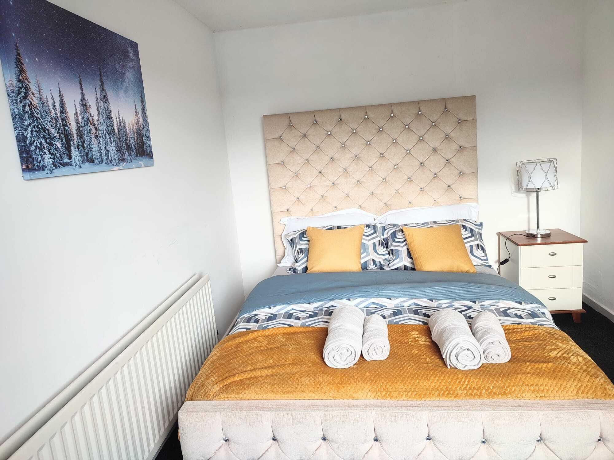 2 bedrooms, in-room safe, desk, iron/ironing board