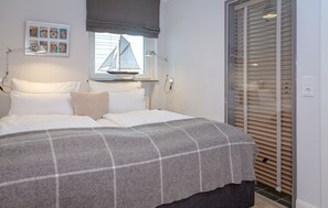 2 bedrooms, WiFi, bed sheets