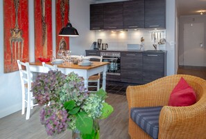 Unclassified image, 3 of 18, button