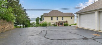 Our Happy Retreat: "Finger Lakes Reunions on Keuka Lake! Pet Friendly + Hot Tub!"