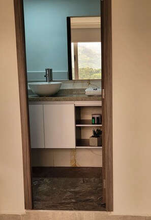 Business-Zweibettzimmer | Badezimmer | Handtücher