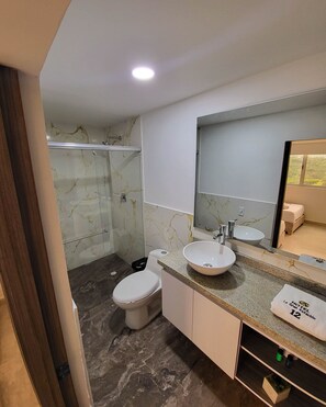 Business Twin Room | Bathroom | Towels - Hotel La Gran Estacion AG (Armenia)