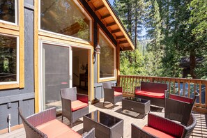 Terrace/patio - Maison Doree - Kings Beach lake house, Walk 3 blocks to beach, Walk to restaurants and shops (Kings Beach)