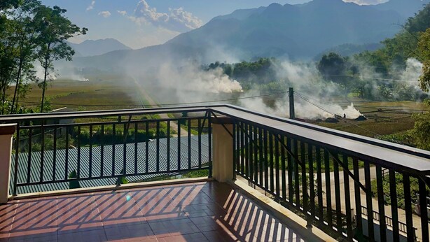 A balcony with a view of a mountainous landscape and a steam vent. - Homestay An Huy Mai Châu (Mai Chau)
