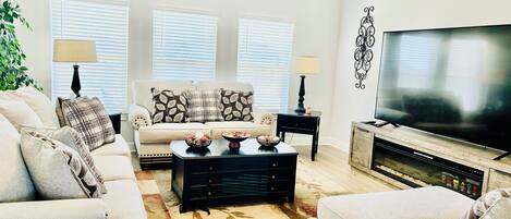 Smart TV, fireplace