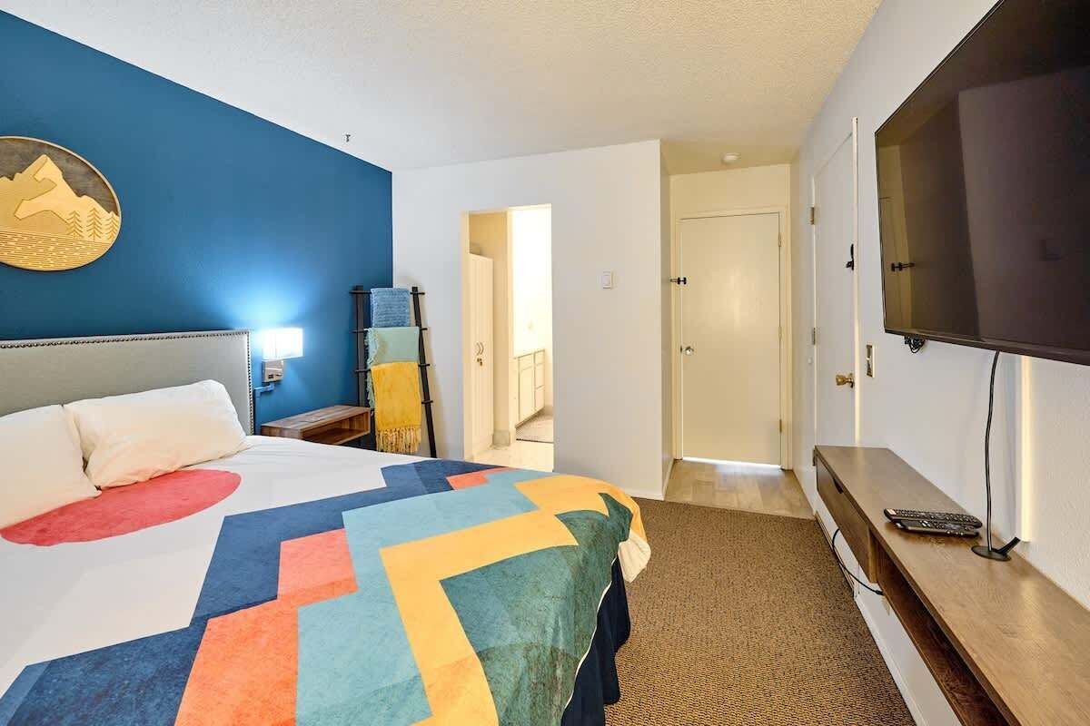 1 habitación, tabla de planchar con plancha, wifi y ropa de cama 