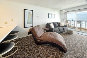 TV, fireplace, offices - Ocean View Condo. Pet Friendly. Beach Access. (Lincoln City)