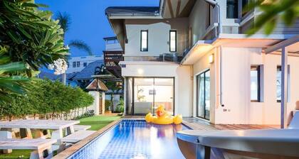 Natcha Pool Villa by Warin