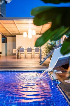 5 Beds 3 Bathrooms | Wohnbereich