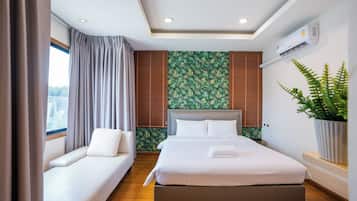 5 Beds 3 Bathrooms | In-room safe, individually decorated, individually furnished