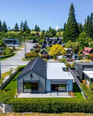 Exterior - Serenity Haven: Retreat with Panoramic Views (Wanaka)