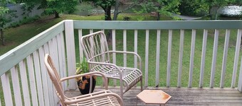 Large Riverfront House in the heart of Jamieson, Walk to all town amenities.