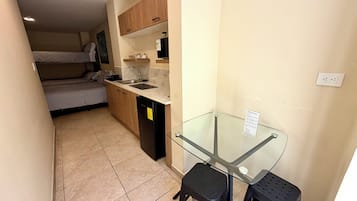 Family Suite | Dapur peribadi | Peti sejuk mini, ketuhar gelombang mikro, cerek elektrik