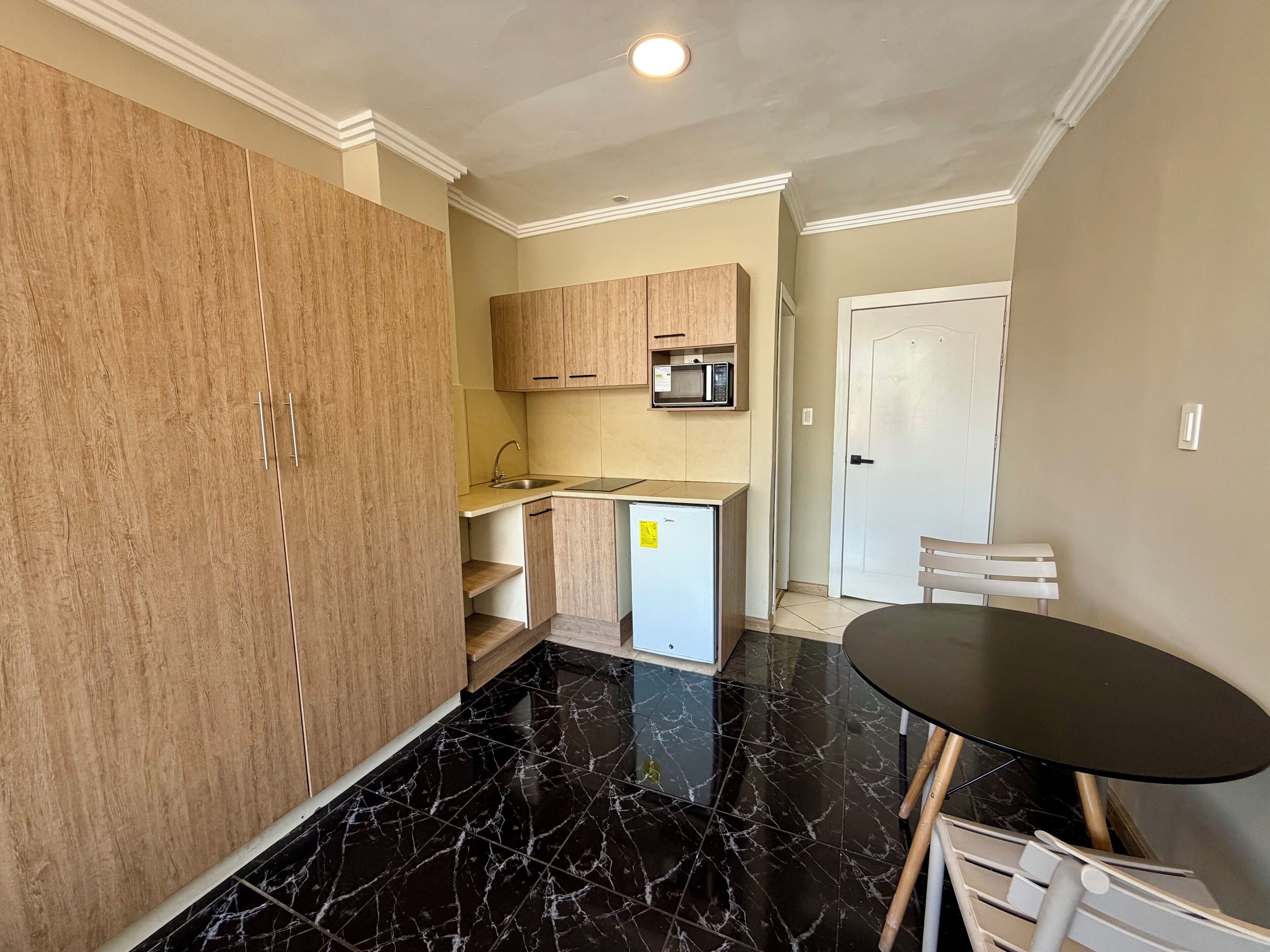 Business Suite | Egyptian cotton sheets, premium bedding, down duvets, minibar