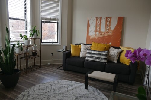 Charming second-floor apartment in Jersey City, close to Manhattan!