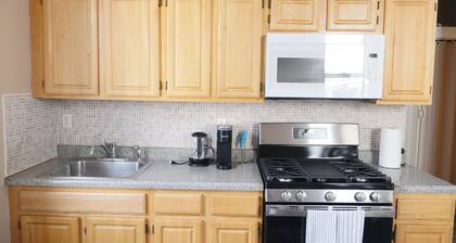 Charming second-floor apartment in Jersey City, close to Manhattan!
