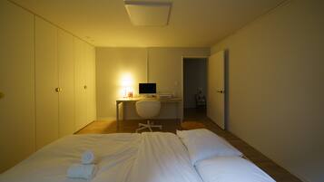 2 makuuhuonetta, työpöytä, silitysrauta/-lauta, Wi-Fi