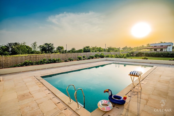 Piscine couverte, piscine extérieure (ouverte en saison)