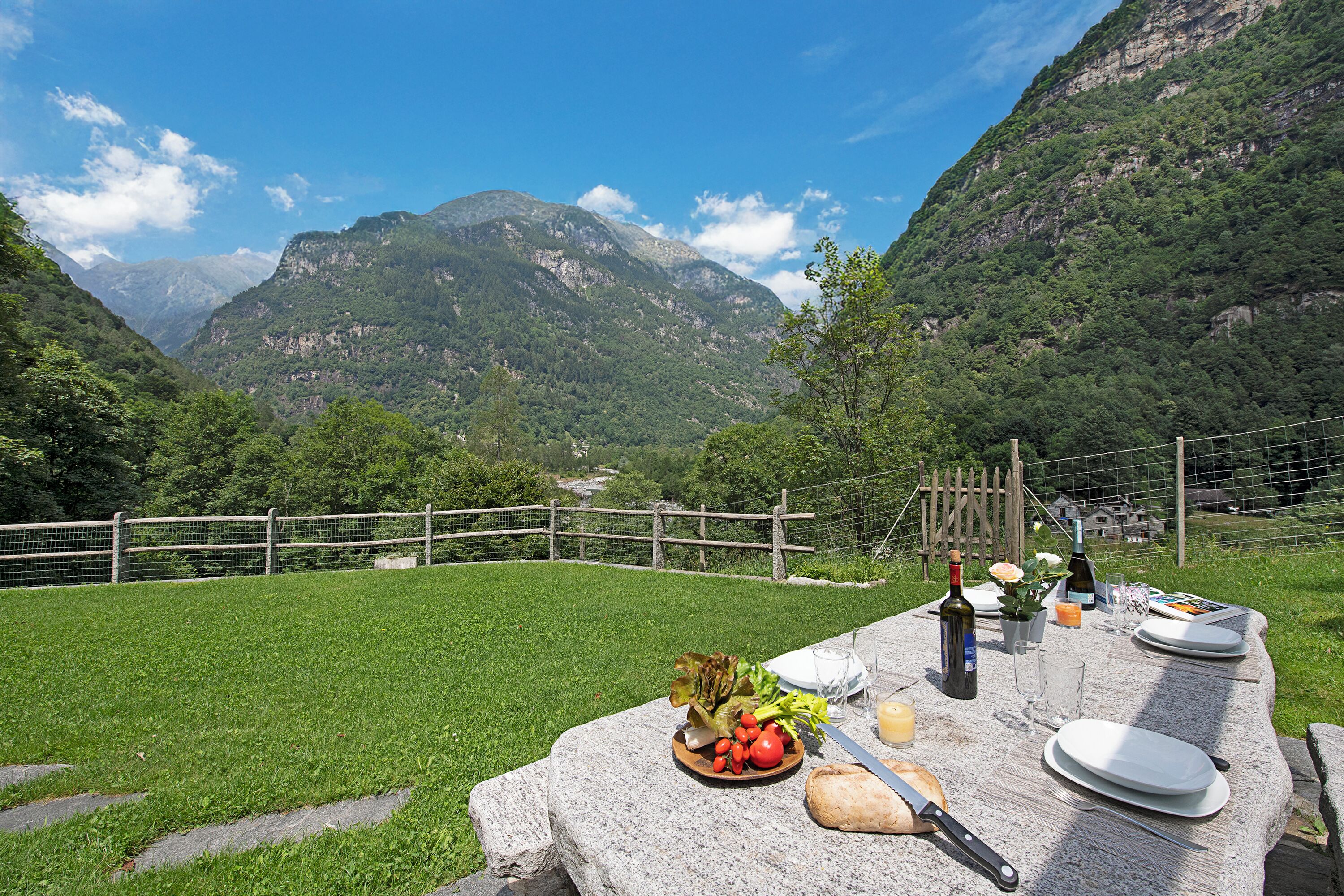 Family Chalet, Multiple Bedrooms, Mountainside (Rustico alla bolla) | Outdoor dining
