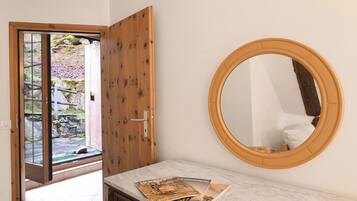 Chalet Keluarga, beberapa kamar, tepi gunung (Rustico alla bolla) | Interior