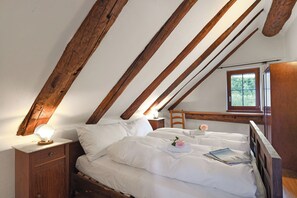 Familienchalet, Mehrere Schlafzimmer, Bergseite (Rustico alla bolla) | 2 Schlafzimmer, WLAN, Bettwäsche