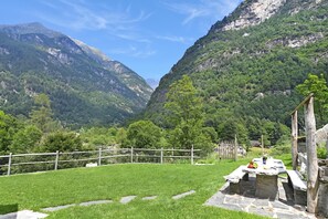 Family Chalet, Multiple Bedrooms, Mountainside (Rustico alla bolla) | Property grounds - Rustico alla bolla (Sonogno)